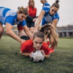 rugby un femme se fais mouloner