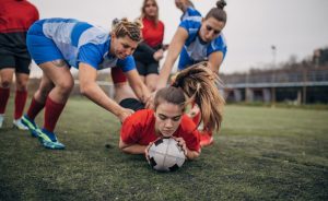 rugby un femme se fais mouloner